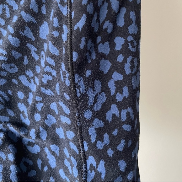 Athleta Salutation Stash Pocket Animal Leopard Print Leggings Blue High Rise - Picture 7 of 8